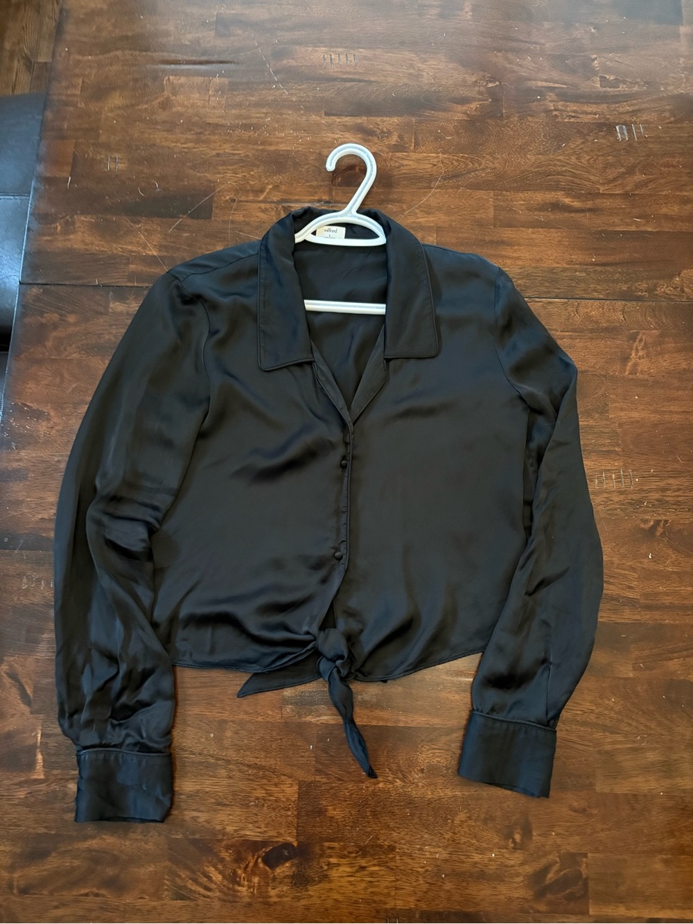 Aritzia | Wilfred Tie-Front Button Down Satin Shirt in Black - Size S